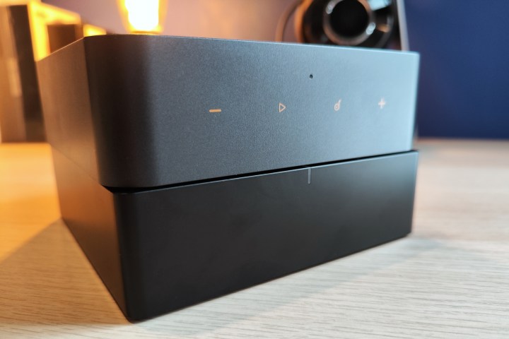 Wiim Pro (top) and Sonos Port front panels.